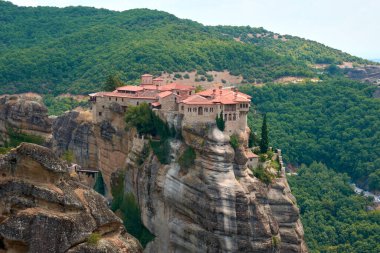 Yunan manastırları Meteora 3 'ten askıya alındı