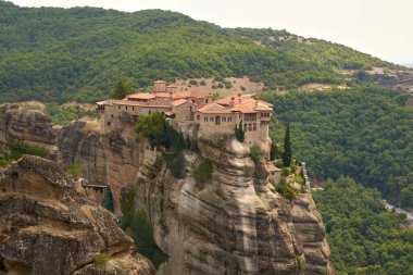 Yunan manastırları Meteora 2 'den askıya alındı