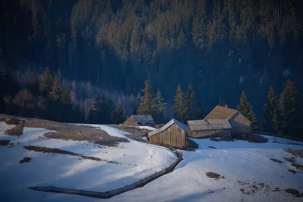 Dağda izole bir yerleşim