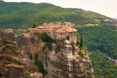 Yunan manastırları Meteora 2 'den askıya alındı