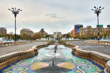 Bükreş 'teki Unirii Meydanı' ndan gelen çeşmeler.