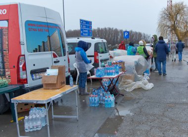 Isaccea gümrüğündeki mülteciler için yiyecek