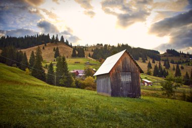 2. Dağlarda sonbahar manzarası