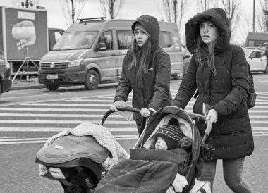 Ukrayna 'da mülteci çocukları olan anneler