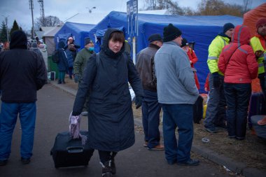 Ukraynalı mülteciler ulaşım aracı arıyorlar