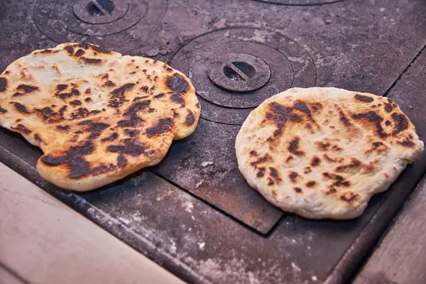 fırında ekmek var.