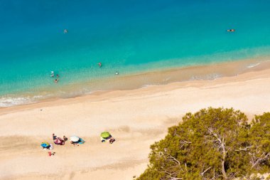 Lefkada 44 adasındaki Egremni plajı.