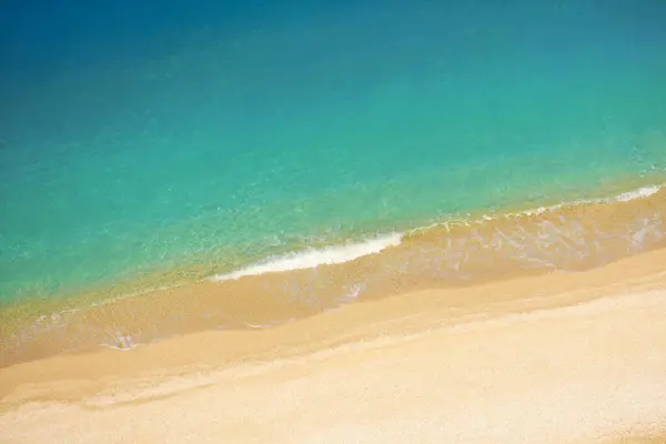 Lefkada 126 adasındaki Egremni plajı.