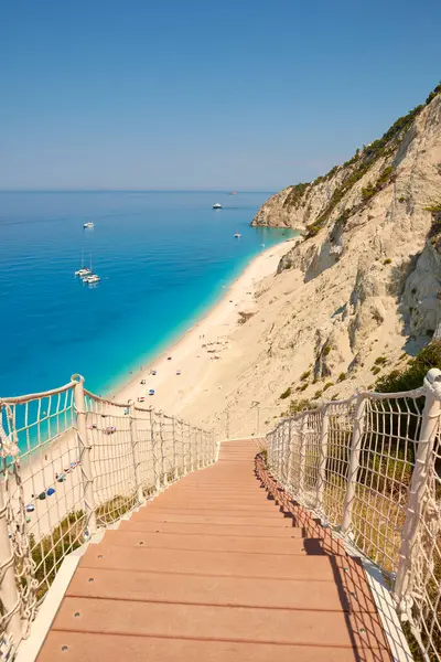 Lefkada 140 adasındaki Egremni plajı.