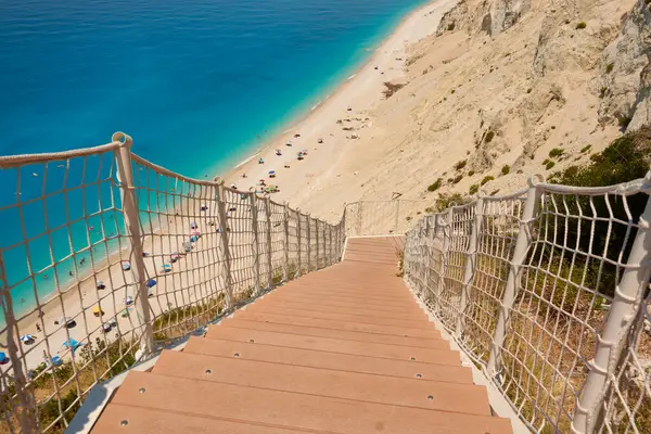 Lefkada 147 adasındaki Egremni plajı.