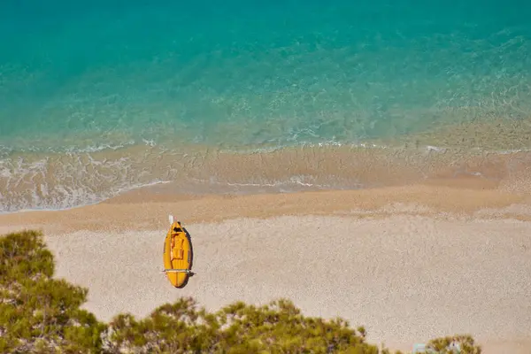 Lefkada 4 adasındaki Egremni plajı.