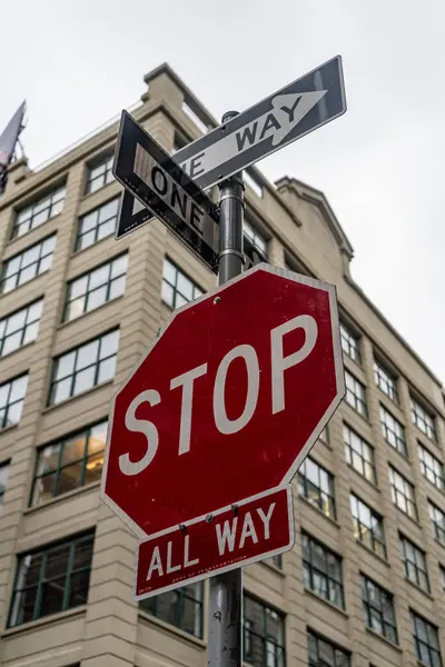 New York 'ta dur tabelası