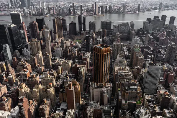 Şehir binalarının insansız hava aracı görüntüleri.