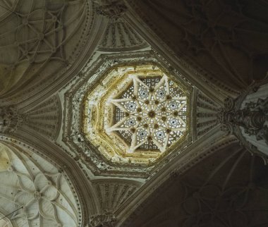 Burgos katedrali yıldız formundan bir kasa.