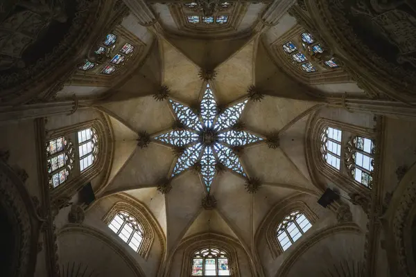 Burgos katedrali yıldız formundan bir kasa.