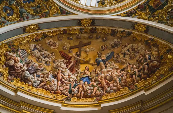 Burgos katedrali din formundan bir kasa.