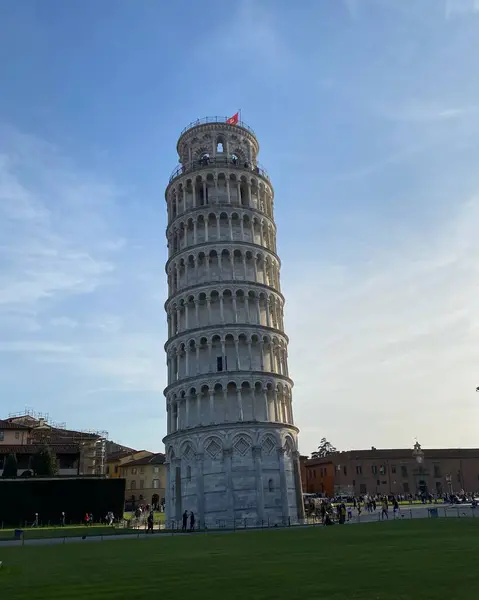  Akşam sidik kulesi, İtalya..