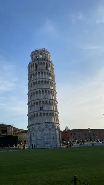 Ünlü Pisa Kulesi, İtalya.