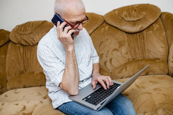 Confident Old Man Who Has Gained Experience Banking Professionally Works — Stock Photo, Image