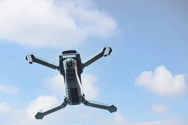 Quadcopter Drone Gris Foncé Avec Appareil Photo Numérique Capteurs Volant — Photo
