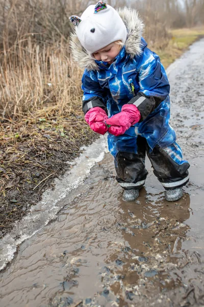 Small Child Runs Puddles Snow Melts Spring — Zdjęcie stockowe