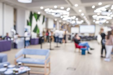 Arka plan kullanımı için sergi salonundaki insanların bulanık görüntüsü. İş konsepti.