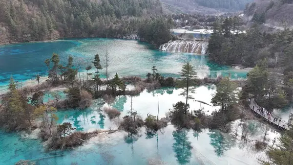 Jiuzhaigou Vadisi Kış Sahnesi ve Tarihsel İlgi Alanı Vadisi
