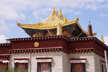 Shangri La Cheng 'en Tapınağı Altın Zirvesi