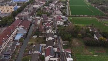 Bulutlu bir günde doğduğum yerin havadan görünüşü.