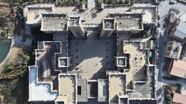 Çin 'deki antik Qiang şehrinin mimarisi.