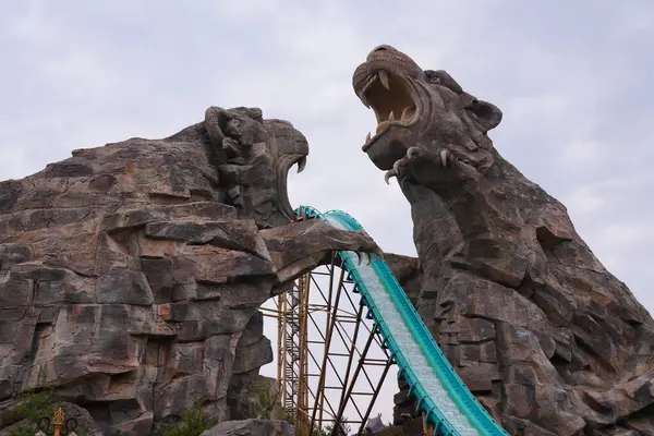 Mutlu Renkli Yunnan Dünyası 'ndaki lunapark treni
