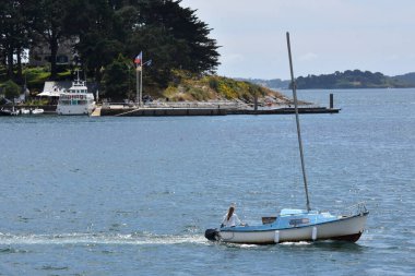 Yelkenli. Morbihan, Brittany 'nin golfünün güzelliği. Fransa.