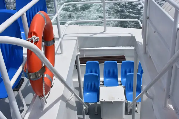 Denizden görünen ev ve sahil Morbihan Körfezi Güzelliği, Brittany. Fransa