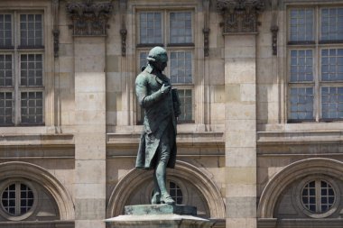 Fransa 'nın Paris şehrindeki Orsay Müzesi' nin yakınındaki heykel.