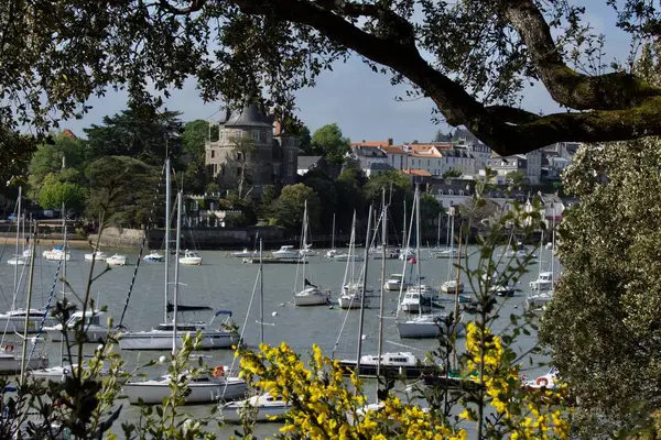 Güzel liman manzarası, Pornic. Fransa 