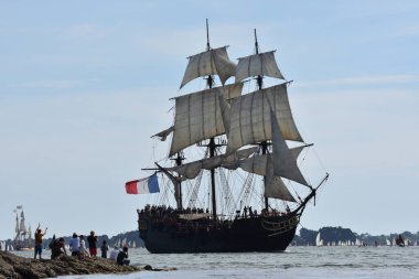 Körfez Morbihan geçit törenindeki yaşlı Yat. Fransa 