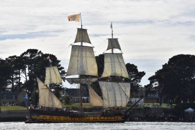Körfez Morbihan geçit törenindeki yaşlı Yat. Fransa 