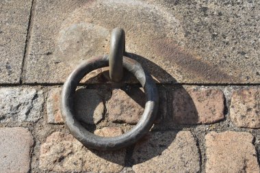 Demir zincirli demir at nalı