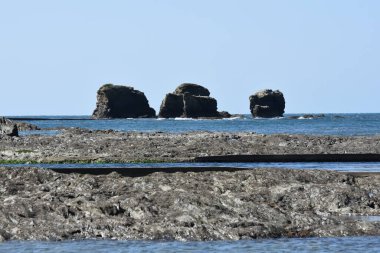 Deniz kıyısındaki kayalar