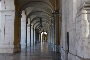 Lizbon, Portekiz 'deki ticaret meydanının geçişi.