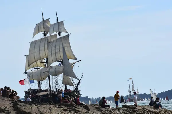 Körfez Morbihan geçit törenindeki yaşlı Yat. Fransa 