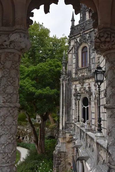 Portekiz, Sintra 'daki Quinta regaleira bahçesinde.. 