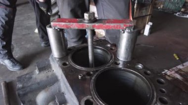 Dizel motor tamiri ve yeniden inşa. Çekici motorun tamiri