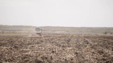 Fendt 1050 Vario doing deep ripping with Moro Aratri subsoiler on Oct 12, 2021 in Moldova. Illustrative Editorial content. Tractor Fendt 1050 Vario works with  Moro Aratri Fertibox subsoiler clipart