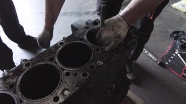Dizel motor tamiri ve yeniden inşa. Çekici motorun tamiri