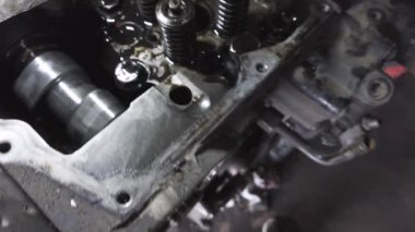 Dizel motor tamiri ve yeniden inşa. Çekici motorun tamiri