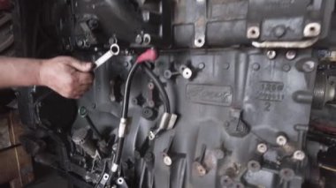 Dizel motor tamiri ve yeniden inşa. Çekici motorun tamiri