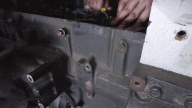 Dizel motor tamiri ve yeniden inşa. Çekici motorun tamiri