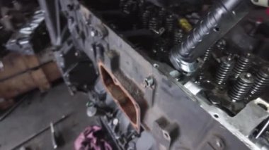 Dizel motor tamiri ve yeniden inşa. Çekici motorun tamiri