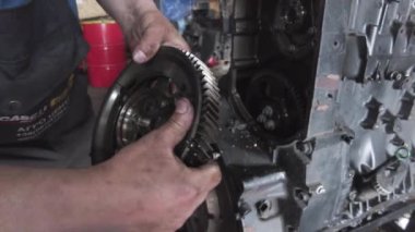 Dizel motor tamiri ve yeniden inşa. Çekici motorun tamiri
